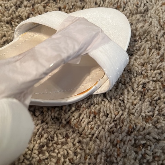 Brand New!! David's Bridal Wedding Shoes - Picture 6 of 9